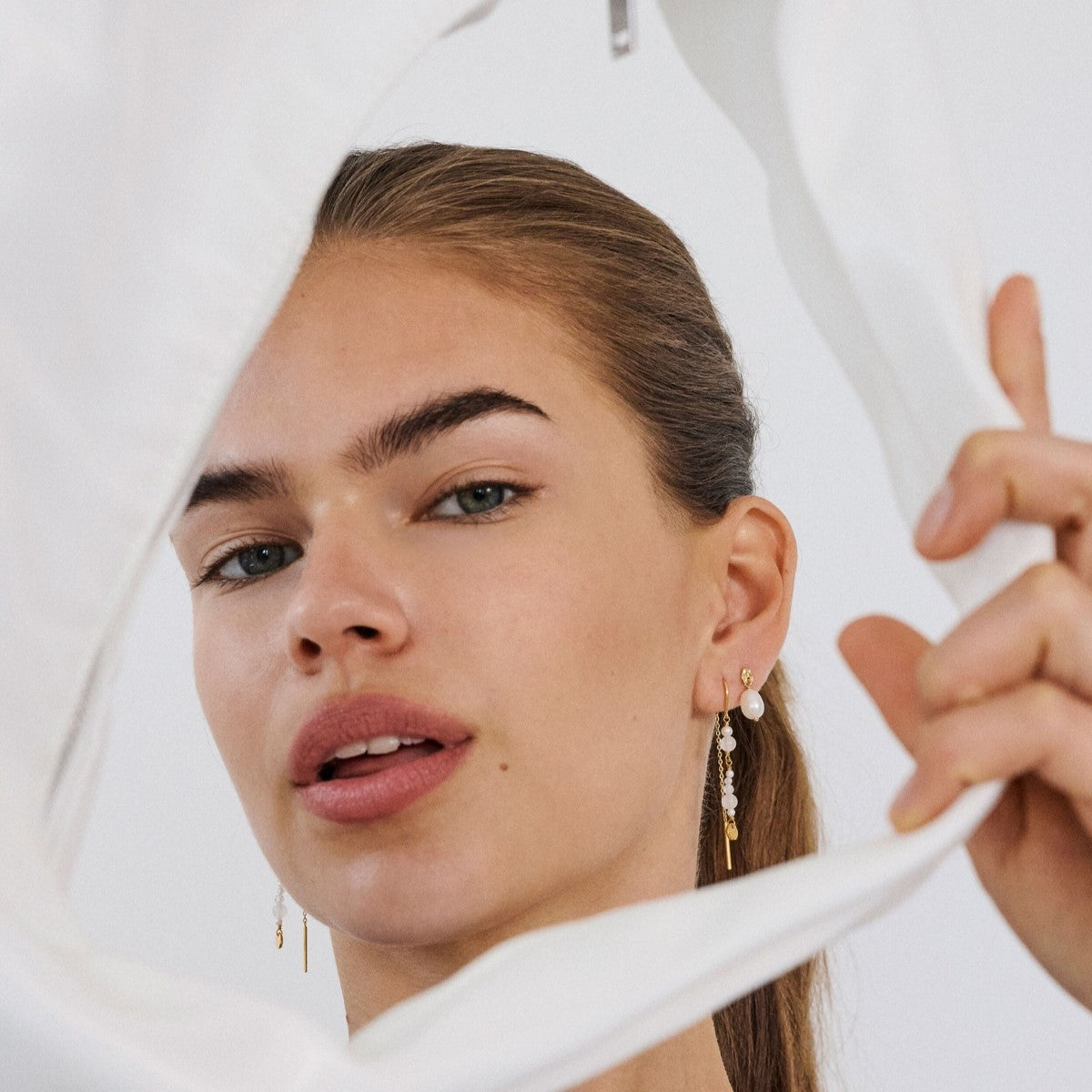 Pearl earrings by Enamel